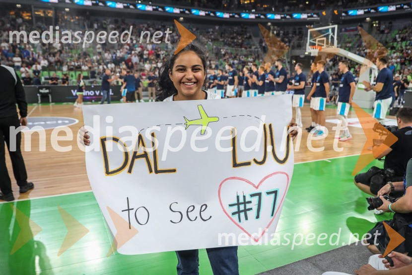 Dončić navdušil Stožice, Slovenija premagala Črno goro