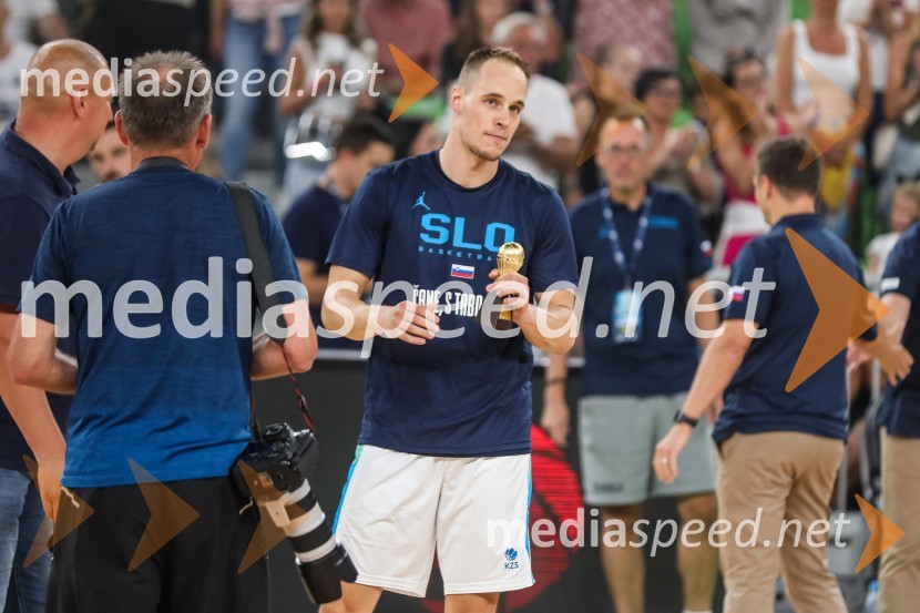  Klemen Prepelič, košarkarDončić navdušil Stožice, Slovenija premagala Črno goro