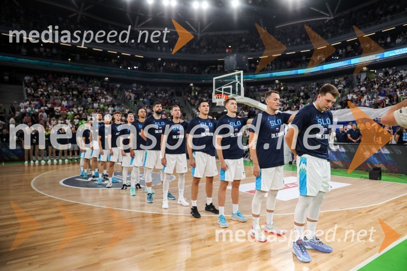  Mike Tobey, košarkar;  Jaka Blažič, košarkar;  Aljaž Kunc, košarkar;  Gregor  Hrovat, košarkar;  Jordan Morgan, košarkar;  Žiga Dimec, košarkar;  Zoran Dragić, košarkar;  Bine Prepelič, košarkar;  ... ;  Jakob Čebašek, košarkar;  Luka  Dončić, košarkarDončić navdušil Stožice, Slovenija premagala Črno goro