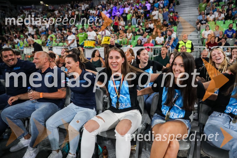 Dončić navdušil Stožice, Slovenija premagala Črno goro