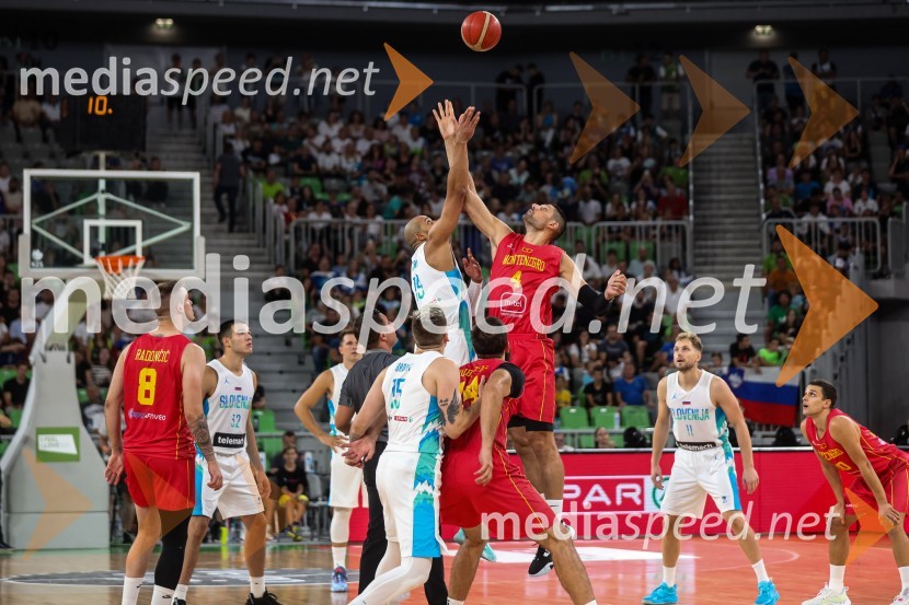  Jordan Morgan, košarkar;  Nikola Vučević, košarkarDončić navdušil Stožice, Slovenija premagala Črno goro