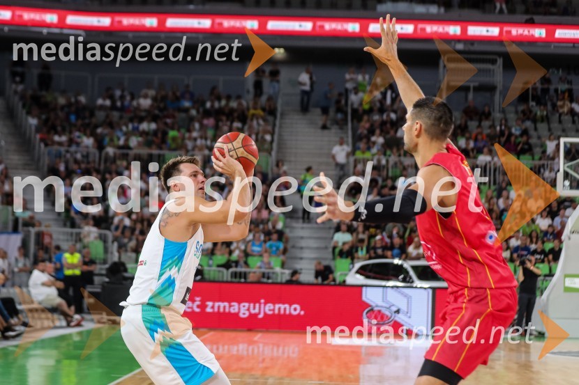  Luka  Dončić, košarkar;  Nikola Vučević, košarkarDončić navdušil Stožice, Slovenija premagala Črno goro