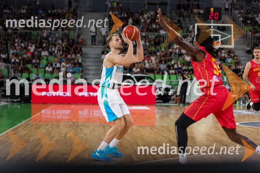  Jaka Blažič, košarkar;  Kendrick Perry, košarkarDončić navdušil Stožice, Slovenija premagala Črno goro