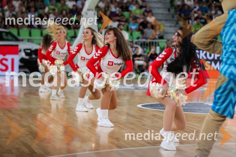 Dončić navdušil Stožice, Slovenija premagala Črno goro