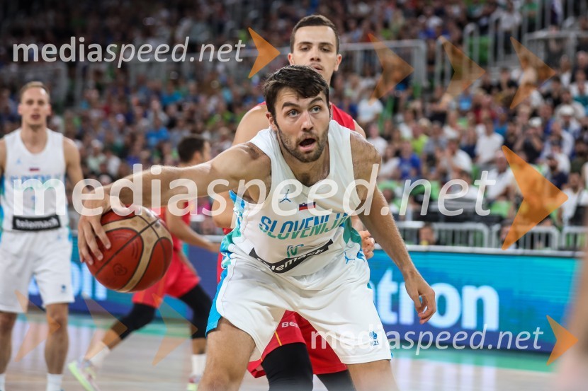  Mike Tobey, košarkarDončić navdušil Stožice, Slovenija premagala Črno goro