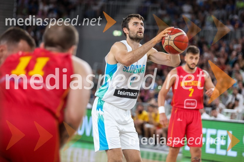  Mike Tobey, košarkarDončić navdušil Stožice, Slovenija premagala Črno goro