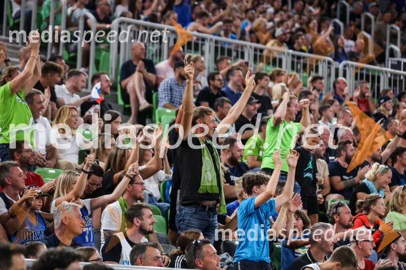 Dončić navdušil Stožice, Slovenija premagala Črno goro