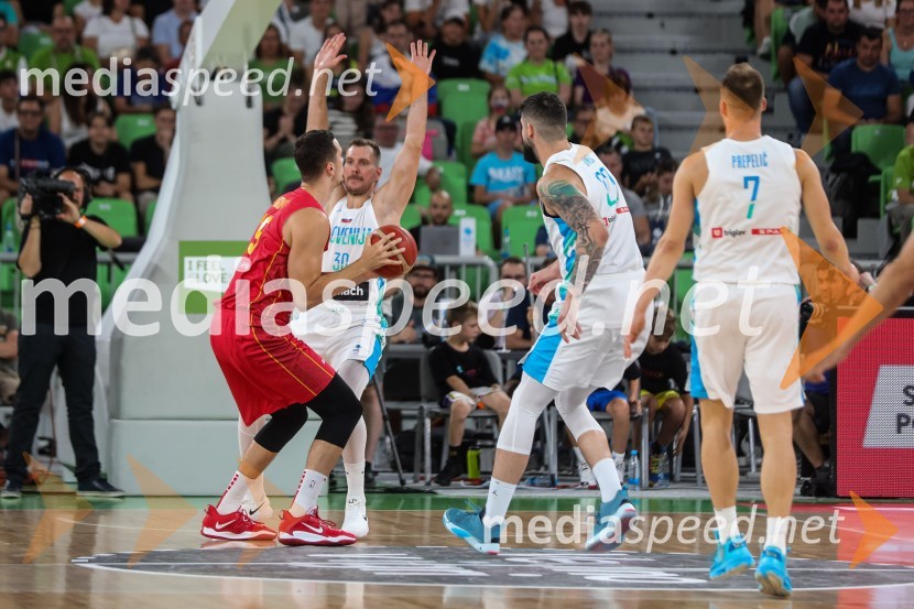  ... ;  Zoran Dragić, košarkar;  Žiga Dimec, košarkar;  Klemen Prepelič, košarkarDončić navdušil Stožice, Slovenija premagala Črno goro