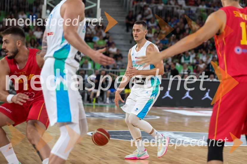  Jakob Čebašek, košarkarDončić navdušil Stožice, Slovenija premagala Črno goro