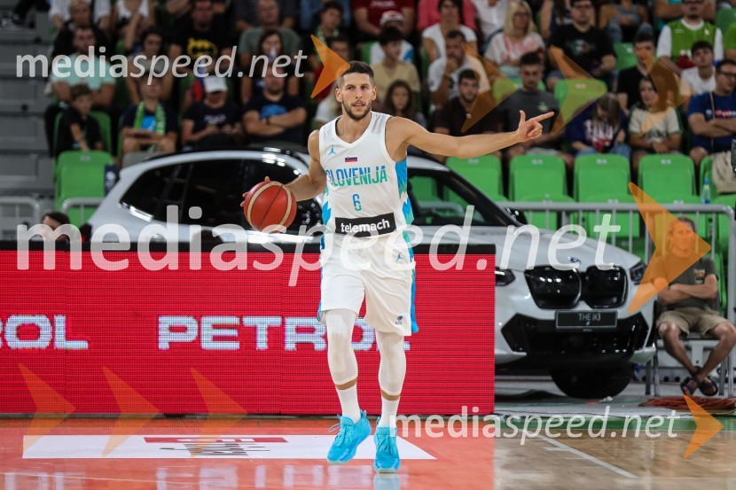  Aleksej  Nikolić, košarkarDončić navdušil Stožice, Slovenija premagala Črno goro