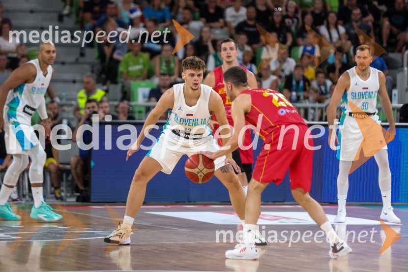  Aljaž Kunc, košarkar;  Nikola  Ivanović, košarkarDončić navdušil Stožice, Slovenija premagala Črno goro