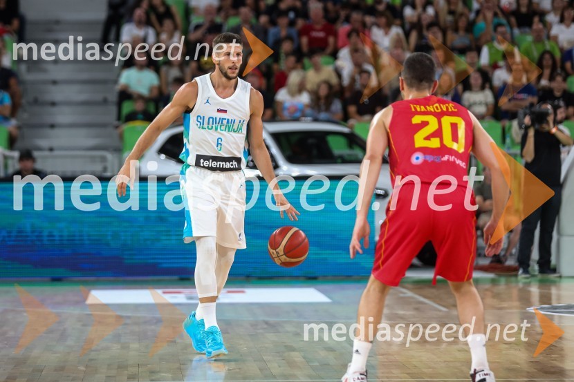  Aleksej  Nikolić, košarkar;  Nikola  Ivanović, košarkarDončić navdušil Stožice, Slovenija premagala Črno goro