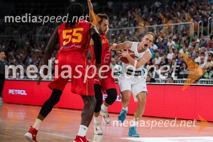  Kendrick Perry, košarkar;  ... ;  Klemen Prepelič, košarkarDončić navdušil Stožice, Slovenija premagala Črno goro