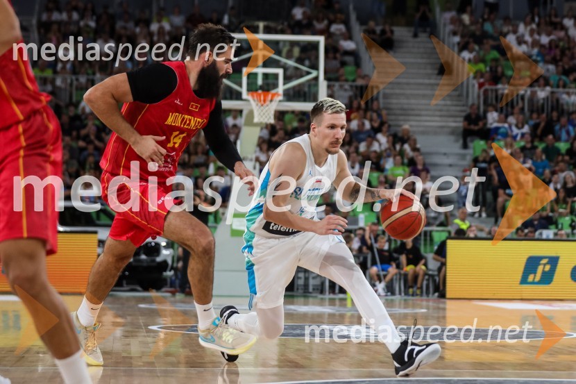  Bojan Dubljević, košarkar;  Gregor  Hrovat, košarkarDončić navdušil Stožice, Slovenija premagala Črno goro