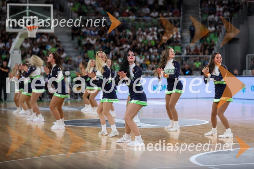 Dončić navdušil Stožice, Slovenija premagala Črno goro