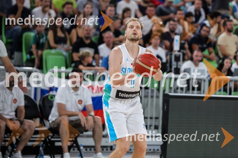  Jaka Blažič, košarkarDončić navdušil Stožice, Slovenija premagala Črno goro