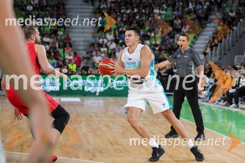  Bine Prepelič, košarkarDončić navdušil Stožice, Slovenija premagala Črno goro