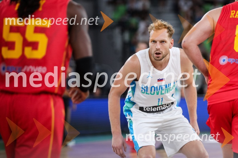  Jaka Blažič, košarkarDončić navdušil Stožice, Slovenija premagala Črno goro