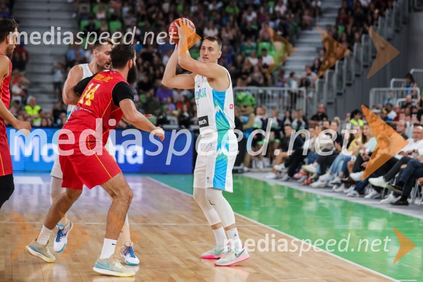  Bojan Dubljević, košarkar;  Jakob Čebašek, košarkarDončić navdušil Stožice, Slovenija premagala Črno goro