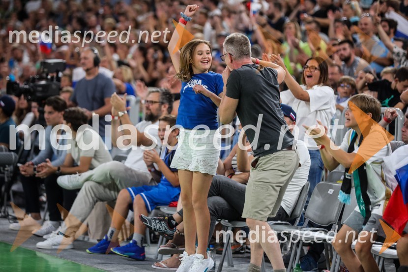 Dončić navdušil Stožice, Slovenija premagala Črno goro