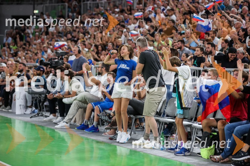 Dončić navdušil Stožice, Slovenija premagala Črno goro