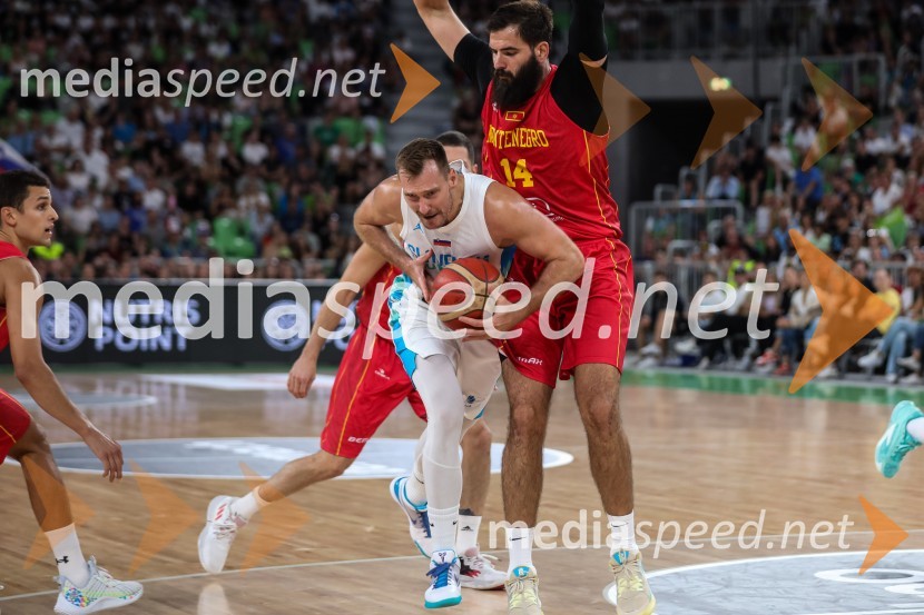  Zoran Dragić, košarkar;  Bojan Dubljević, košarkarDončić navdušil Stožice, Slovenija premagala Črno goro