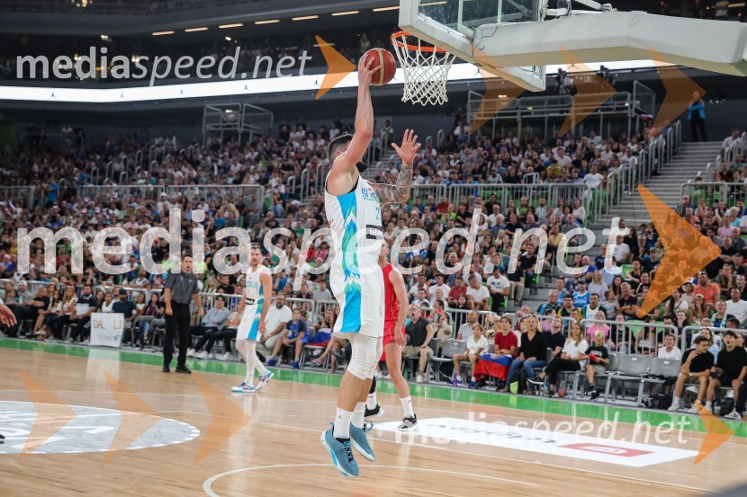  Žiga Dimec, košarkarDončić navdušil Stožice, Slovenija premagala Črno goro