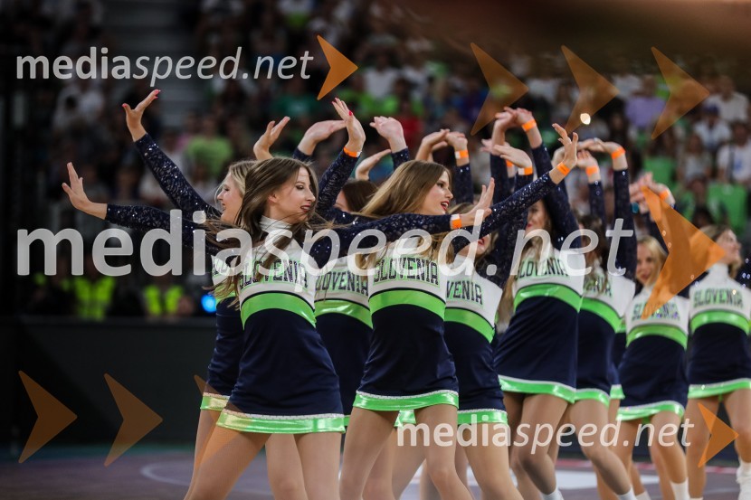 Dončić navdušil Stožice, Slovenija premagala Črno goro