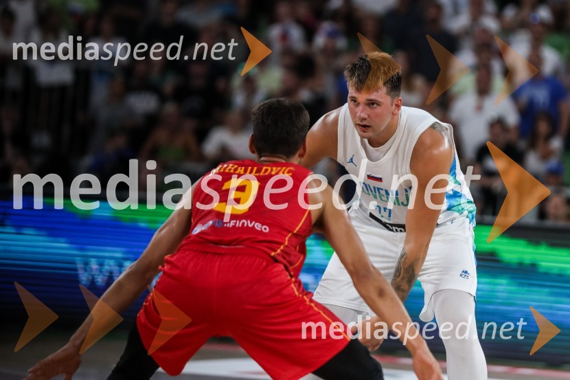  Vladimir Mihailović, košarkar;  Luka  Dončić, košarkarDončić navdušil Stožice, Slovenija premagala Črno goro