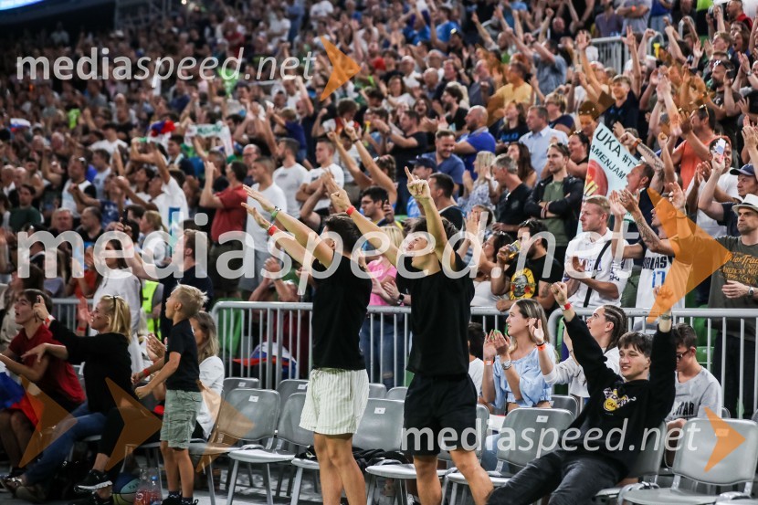 Dončić navdušil Stožice, Slovenija premagala Črno goro