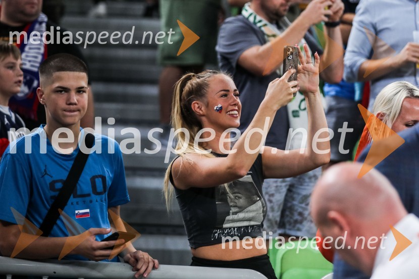  Gal Satler;  Patricija Pangeršič, osebna trenerkaDončić navdušil Stožice, Slovenija premagala Črno goro