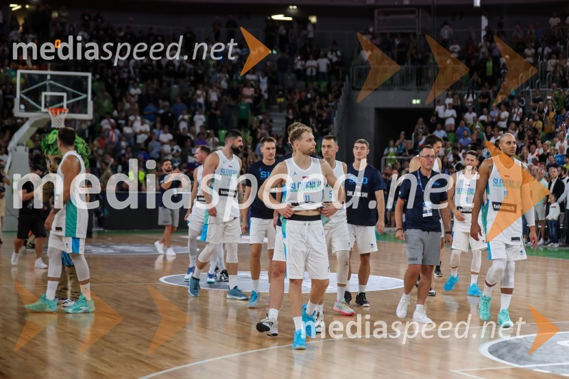  Jaka Blažič, košarkarDončić navdušil Stožice, Slovenija premagala Črno goro