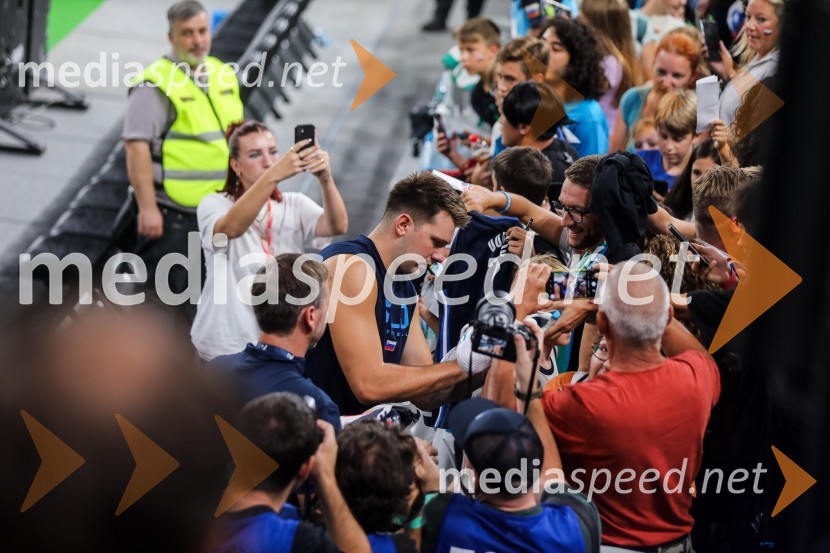 Luka  Dončić, košarkarDončić navdušil Stožice, Slovenija premagala Črno goro