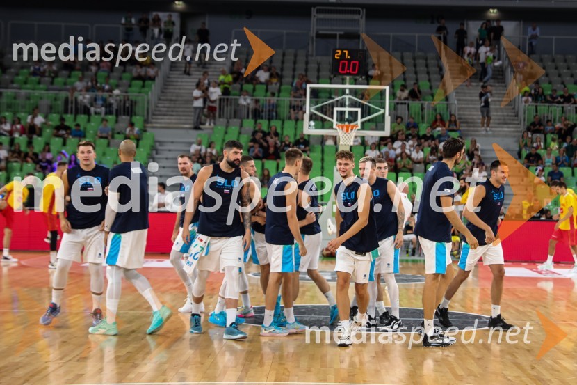  Luka  Dončić, košarkar;  Jordan Morgan, košarkar;  Zoran Dragić, košarkar;  Žiga Dimec, košarkar;  ... ;  Aljaž Kunc, košarkar;  Gregor  Hrovat, košarkar;  Mike Tobey, košarkar;  Bine Prepelič, košarkarDončić navdušil Stožice, Slovenija premagala Črno goro