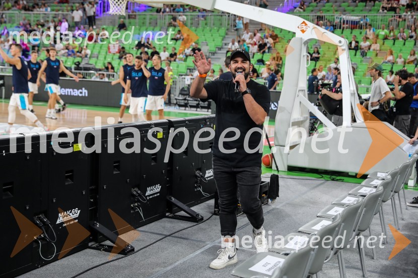 Dončić navdušil Stožice, Slovenija premagala Črno goro