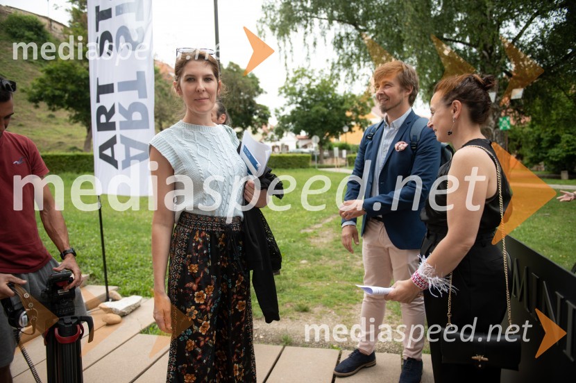  Petra Skok, novinarka, TV Maribor;  Jernej Forbici, slikar;  Marika Vicari, umetnicaArt Stays 2023