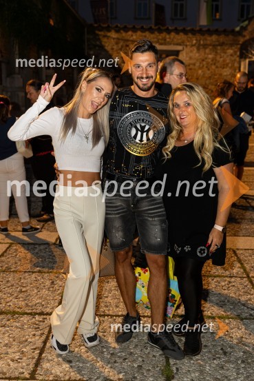  Riya Damyanti, pevka, tiktokerka;  Aljaž  Gazdek;  Aleksandra PopovićNa Ljubljana Festivalu čarobna glasba iz Harryja Potterja