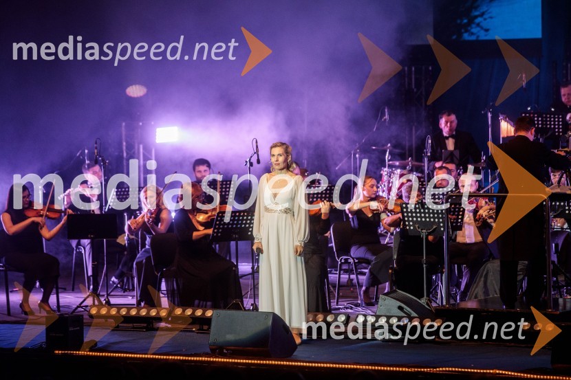  Johanna  Krumin, pevkaKoncert filmske glasbe Gospodarja prstanov in Hobita, 71. Ljubljana Festival