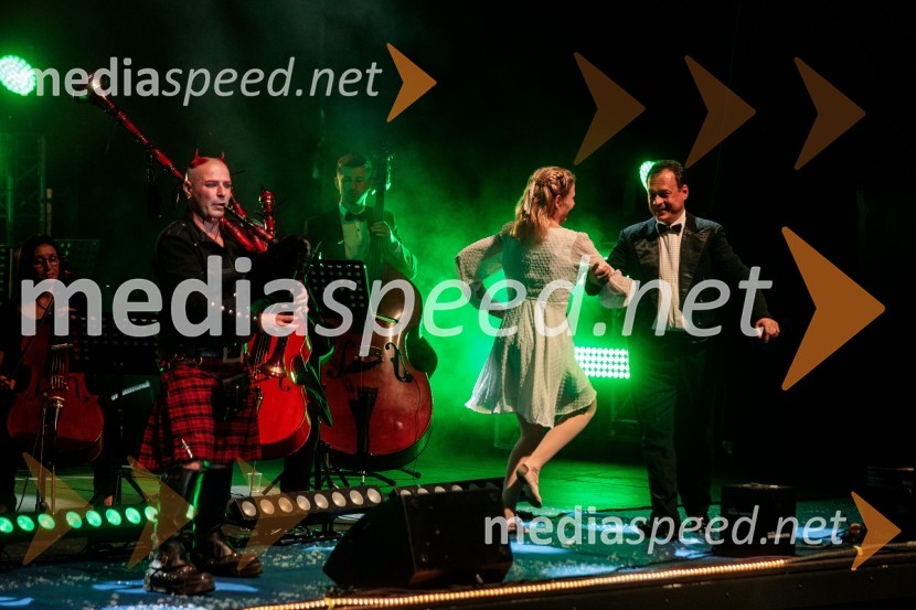  Johanna  Krumin, pevka;  Sergej Černijak, dirigentKoncert filmske glasbe Gospodarja prstanov in Hobita, 71. Ljubljana Festival