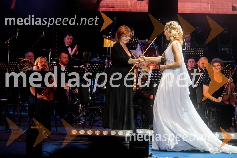  ... ;  Johanna  Krumin, pevkaKoncert filmske glasbe Gospodarja prstanov in Hobita, 71. Ljubljana Festival