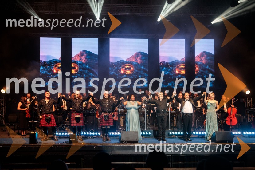  ... ;  William Syd, The KingsPipers;  Wim Dobbrisch, The KingsPipers;  Solani Manyike, pevka;  William  Kircher, igralec, povezovalec;  Sergej Černijak, dirigent;  Johanna  Krumin, pevkaKoncert filmske glasbe Gospodarja prstanov in Hobita, 71. Ljubljana Festival