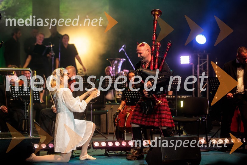  Johanna  Krumin, pevka;  ... Koncert filmske glasbe Gospodarja prstanov in Hobita, 71. Ljubljana Festival