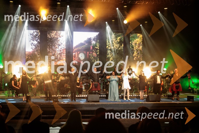  ... ;  William Syd, The KingsPipers;  William  Kircher, igralec, povezovalec;  Wim Dobbrisch, The KingsPipers;  Solani Manyike, pevka;  Johanna  Krumin, pevka;  ... ;  Sergej Černijak, dirigent;  ... Koncert filmske glasbe Gospodarja prstanov in Hobita, 71. Ljubljana Festival