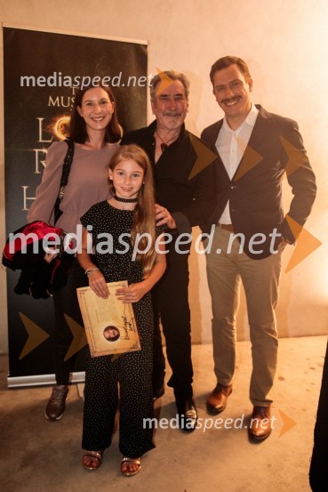  Dominika Petač;  Iza Mihelčič Petač;  William  Kircher, igralec, povezovalec;  Tilen ValantKoncert filmske glasbe Gospodarja prstanov in Hobita, 71. Ljubljana Festival