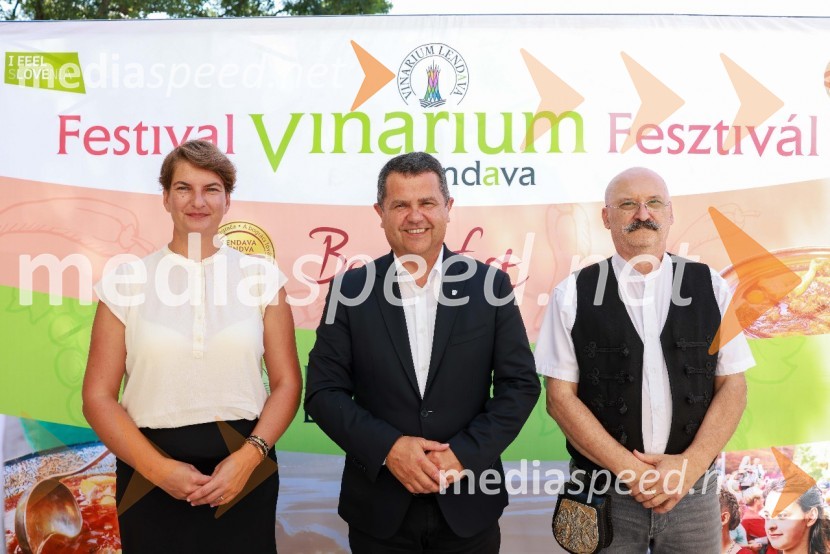  Martina  Bukovec, direktorica, Zavod za turizem in razvoj Lendava;  Janez Magyar, župan, Občina Lendava; dr. Zoltán Lendvai Kepe , višji kustos, Galerija-Muzej LendavaFestival Vinarium 2023, novinarska konferenca