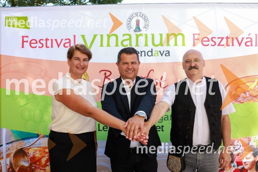  Martina  Bukovec, direktorica, Zavod za turizem in razvoj Lendava;  Janez Magyar, župan, Občina Lendava; dr. Zoltán Lendvai Kepe , višji kustos, Galerija-Muzej LendavaFestival Vinarium 2023, novinarska konferenca