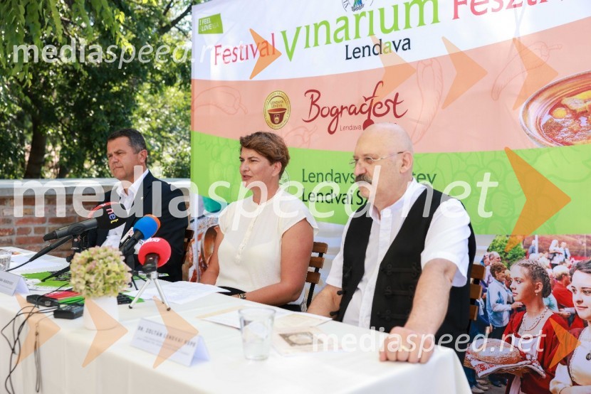  Janez Magyar, župan, Občina Lendava;  Martina  Bukovec, direktorica, Zavod za turizem in razvoj Lendava; dr. Zoltán Lendvai Kepe , višji kustos, Galerija-Muzej LendavaFestival Vinarium 2023, novinarska konferenca
