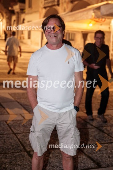  Uroš Maček, igralecPink Floyd z znamenito rock opero The Wall na 71. Ljubljana Festivalu