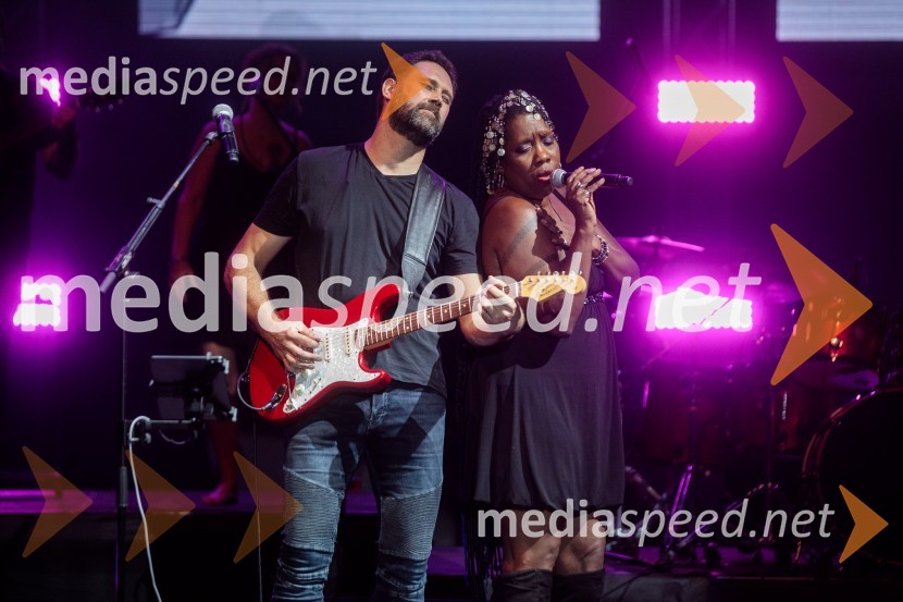  Michael Stockschläge, Meddle;  Durga McBroom, pevkaPink Floyd z znamenito rock opero The Wall na 71. Ljubljana Festivalu