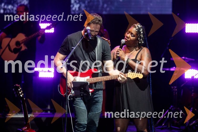  Michael Stockschläge, Meddle;  Durga McBroom, pevkaPink Floyd z znamenito rock opero The Wall na 71. Ljubljana Festivalu